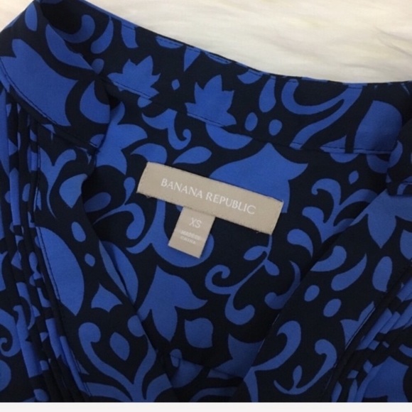 ✨5 FOR $25✨  Banana Republic Blue Floral Patterned Blouse - Picture 5 of 7
